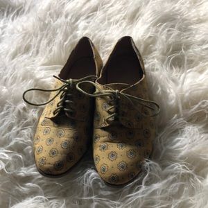 Size 6 yellow summer oxfords